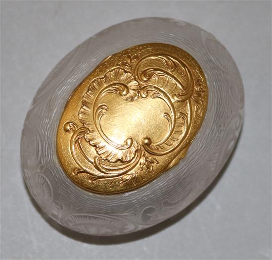 An early 20th century French 18ct gold mounted rock crystal oval snuff box, 2.25in.